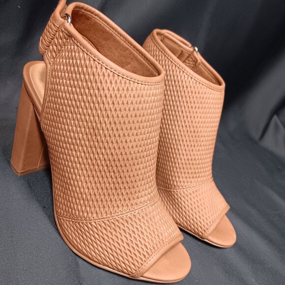 Camel Heel Open Toe Booties Size 6 {CH} - Picture 5 of 6